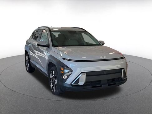 Used 2025 Hyundai Kona SEL image 3