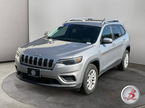 Used 2020 Jeep Cherokee Latitude w/ Cold Weather Group AWD/4WD image 3