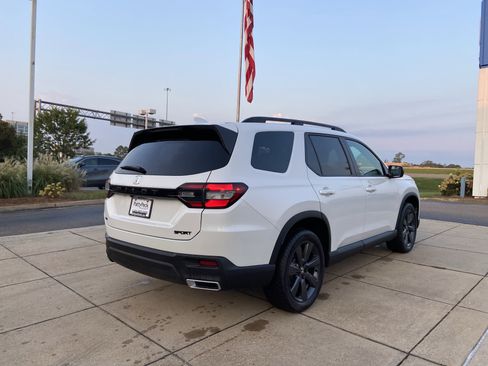New 2025 Honda Pilot Sport image 10