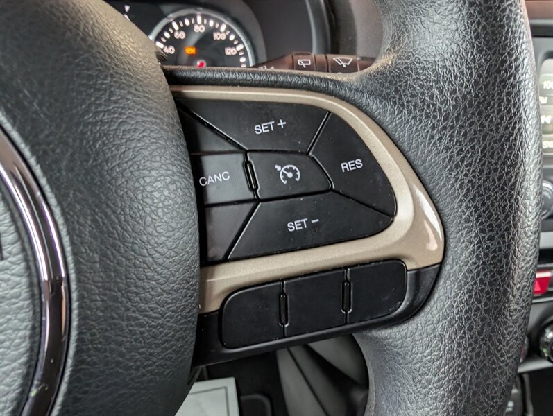 Used 2017 Jeep Renegade Sport w/ Power & Air Group FWD image 22