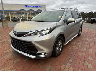 Used 2024 Toyota Sienna XLE video 1