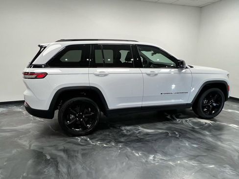 Used 2024 Jeep Grand Cherokee Altitude image 21