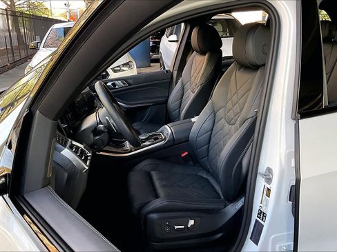 Used 2025 BMW X5 xDrive40i w/ M Sport Package image 7
