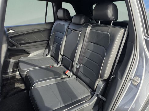 Used 2022 Volkswagen Tiguan SEL R-Line image 19