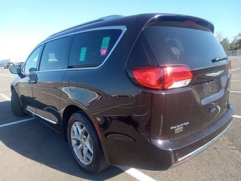 Used 2017 Chrysler Pacifica Touring-L Plus w/ Advanced Safetytec Group FWD image 3
