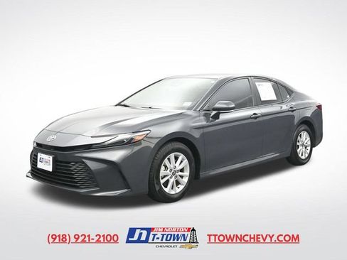 Used 2025 Toyota Camry LE FWD image 4