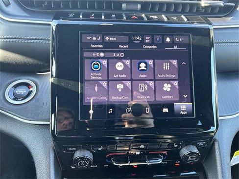 New 2025 Jeep Grand Cherokee Laredo image 9