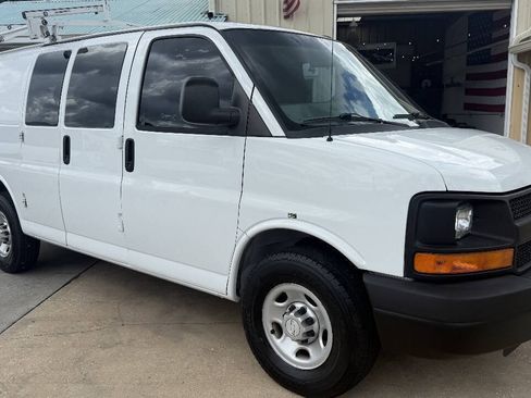 Used 2015 Chevrolet Express 2500 RWD image 12