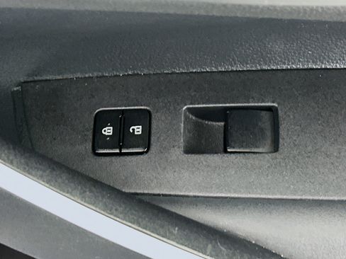 Used 2025 Toyota Corolla SE image 28