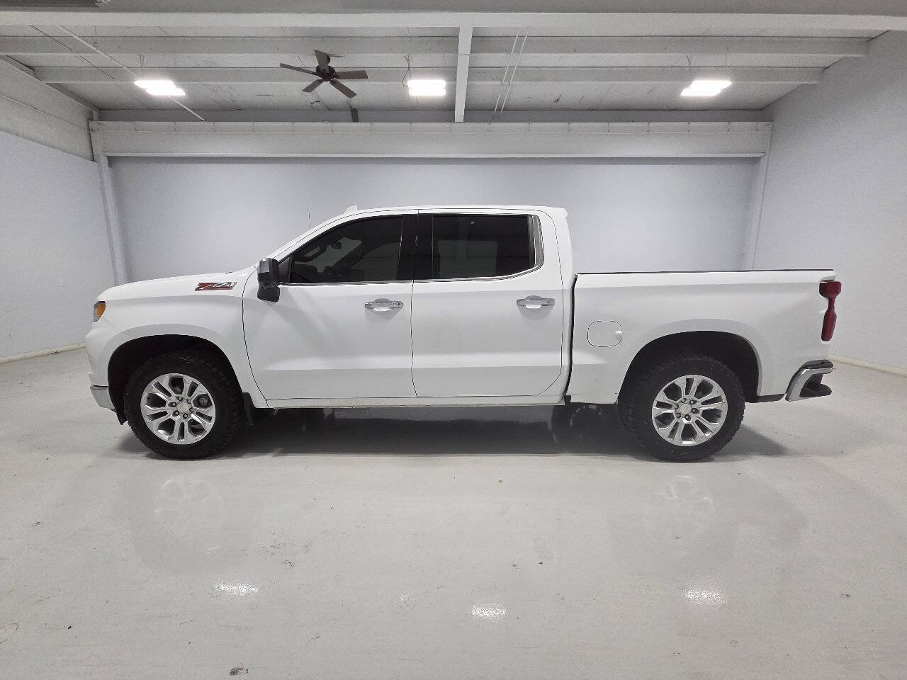 Used 2024 Chevrolet Silverado 1500 LTZ w/ LTZ Convenience Package II AWD/4WD image 6