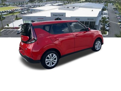 Used 2025 Kia Soul LX image 15