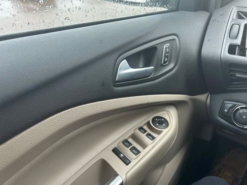 Used 2014 Ford Escape SE image 29