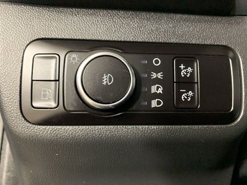 Used 2023 Ford Escape SE image 18