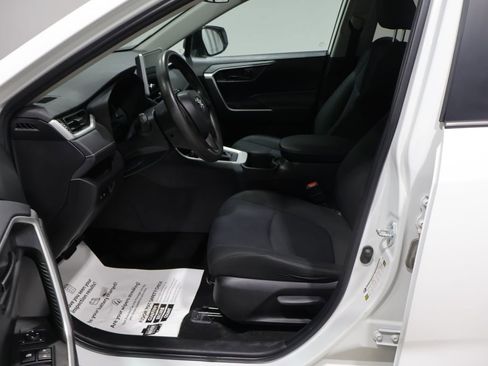 Used 2023 Toyota RAV4 LE AWD/4WD image 10