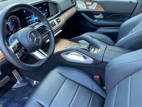 Used 2025 Mercedes-Benz GLS 450 4MATIC image 4