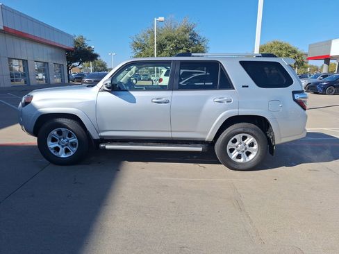 Used 2022 Toyota 4Runner SR5 Premium image 3