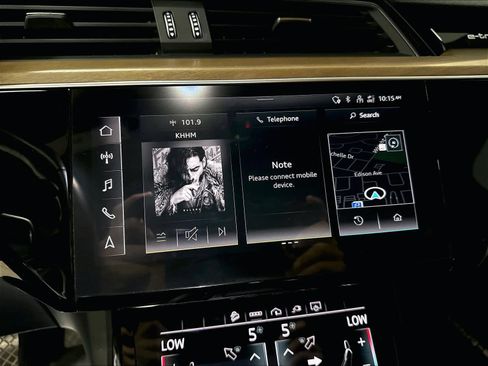 Certified 2024 Audi Q8 e-tron Premium Plus w/ Premium Plus Package AWD/4WD image 9