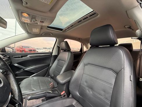 Used 2017 Volkswagen Passat 1.8T SE FWD image 16