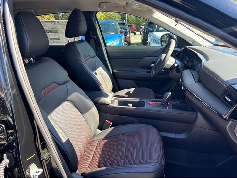 New 2026 Nissan Kicks SR FWD image 10