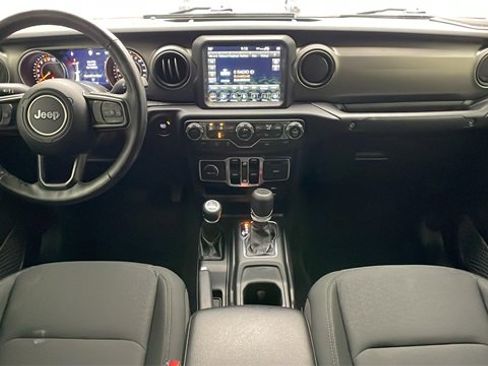 Used 2021 Jeep Gladiator Willys image 6