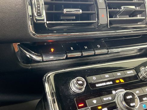 Used 2018 Lincoln Navigator L Reserve image 17