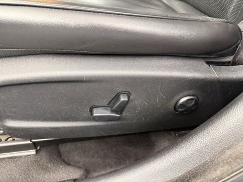 Used 2019 Chrysler 300 Limited image 41