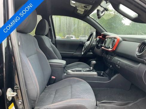 Used 2017 Toyota Tacoma TRD Off-Road w/ Tow Package (A/T) AWD/4WD image 5