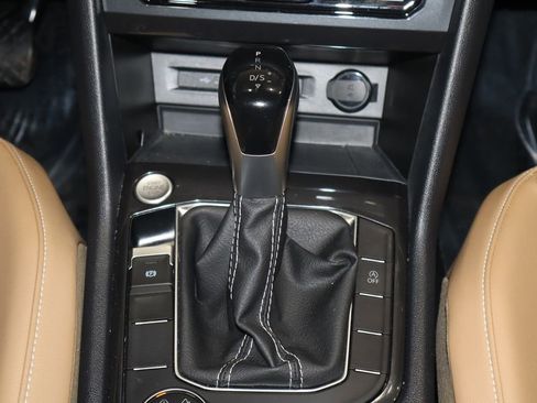 Used 2022 Volkswagen Tiguan SE image 31