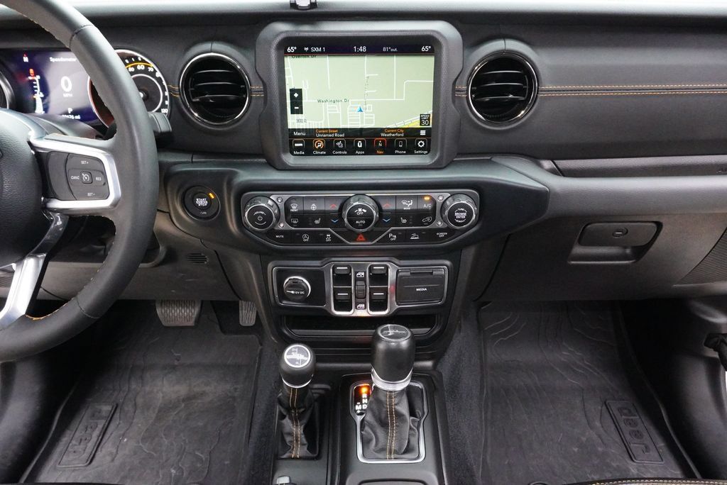 Used 2023 Jeep Gladiator Overland AWD/4WD image 17