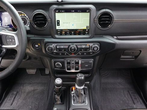 Used 2023 Jeep Gladiator Overland AWD/4WD image 17