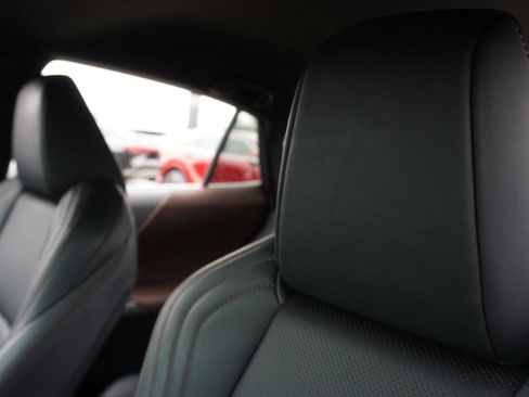 Used 2021 Toyota Venza Limited image 24