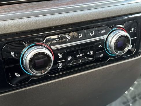 Used 2024 GMC Sierra 1500 SLT image 28