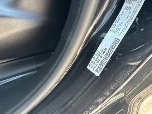 Used 2025 Chrysler Pacifica Limited FWD image 21