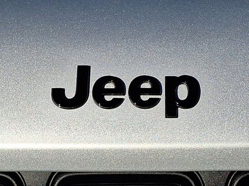 New 2025 Jeep Grand Cherokee L Limited image 3