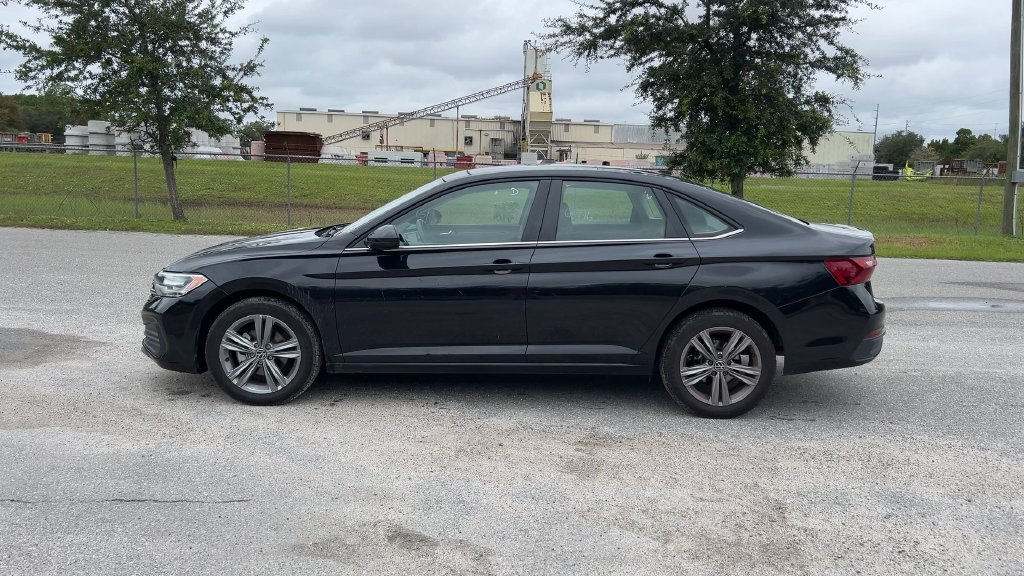 Used 2024 Volkswagen Jetta SE FWD image 5