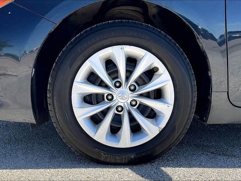 Used 2017 Toyota Camry LE FWD image 35