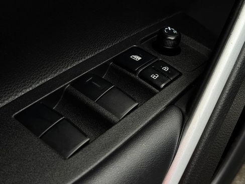 Used 2025 Toyota Corolla Cross AWD Hybrid image 11