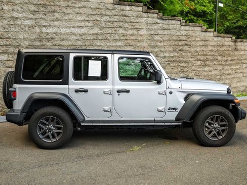 Used 2024 Jeep Wrangler Sport S image 3