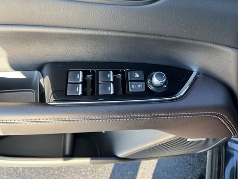 Certified 2025 MAZDA CX-5 Signature image 9