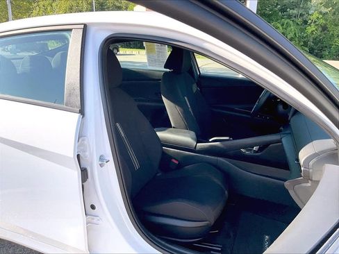 Used 2025 Hyundai Elantra Sport FWD image 11
