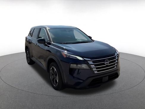 Used 2025 Nissan Rogue SV AWD/4WD image 3