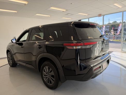 Used 2024 Nissan Pathfinder S image 64
