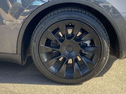 Used 2021 Tesla Model Y Long Range image 28