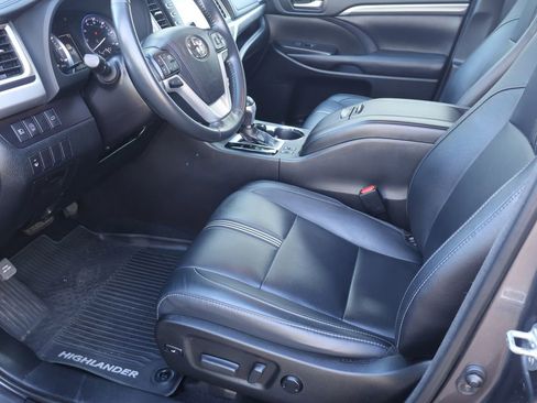 Used 2018 Toyota Highlander SE image 22