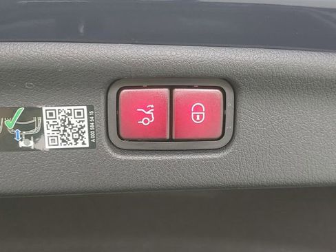 Used 2024 Mercedes-Benz C 300 Sedan image 11