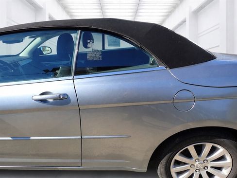Used 2010 Chrysler Sebring Touring FWD image 21