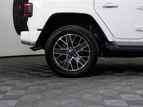 Used 2022 Jeep Wrangler Unlimited Sahara AWD/4WD image 44