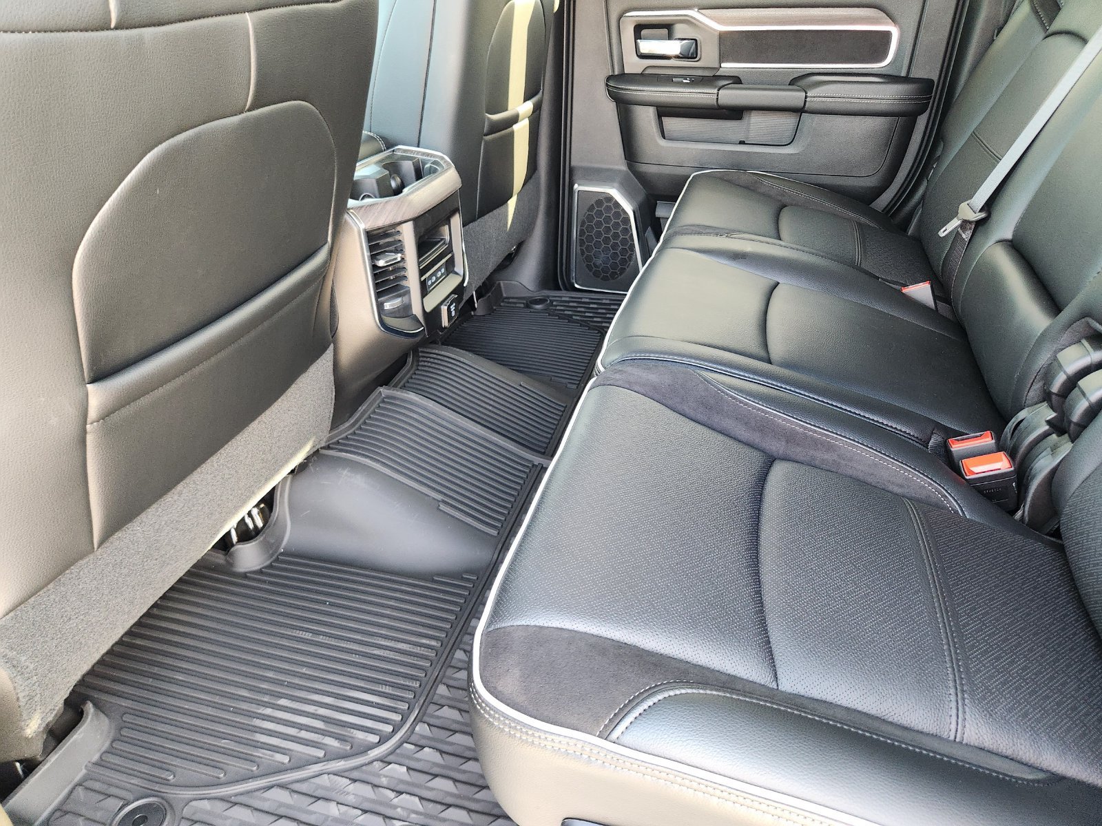 New 2027 RAM 2500 Laramie w/ Night Edition AWD/4WD image 25