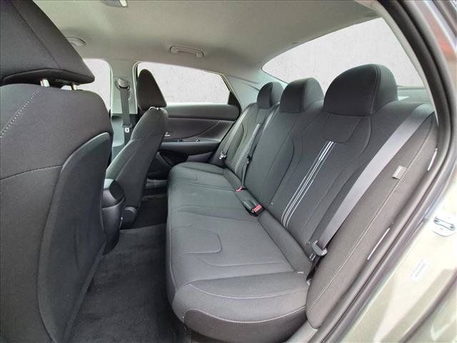 New 2026 Hyundai Elantra Hybrid FWD image 15