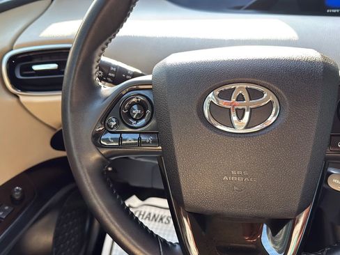 Used 2020 Toyota Prius XLE AWD/4WD image 25